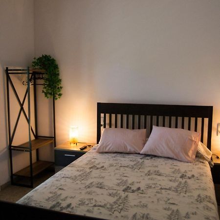 Apartmán Habitacio V Cal Kim Martorell Exteriér fotografie