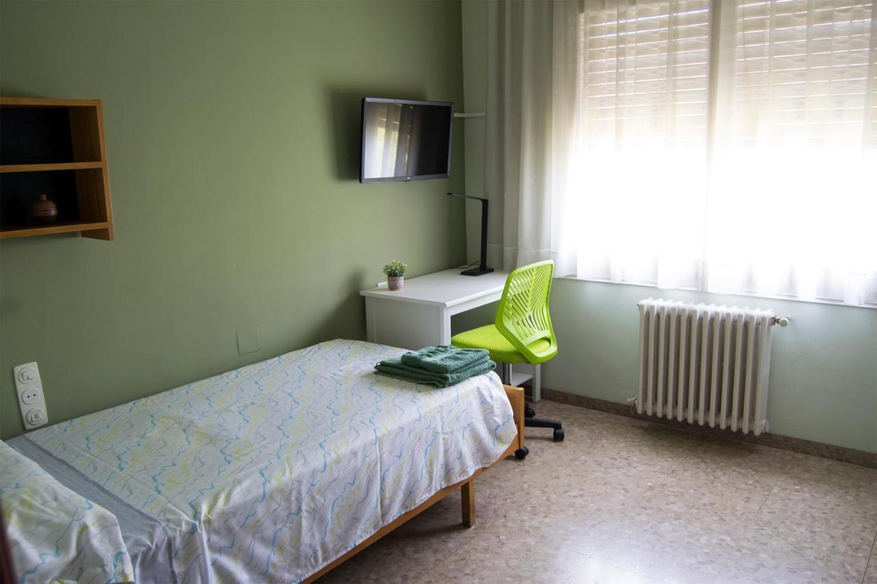 Apartmán Habitacio V Cal Kim Martorell Exteriér fotografie